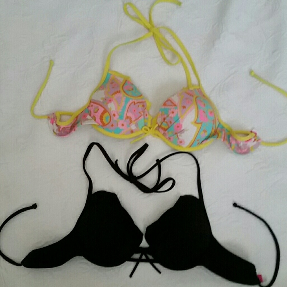 2 Victoria's Secret bikini tops EUC 32 a&b